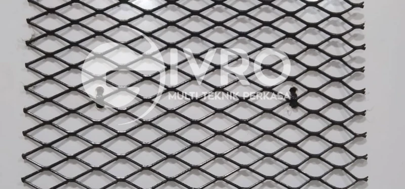 Jaring Besi Baja Expanded Metal Type 0715 (0,7 mm) Ukuran 1,2 x 2,4 Meter