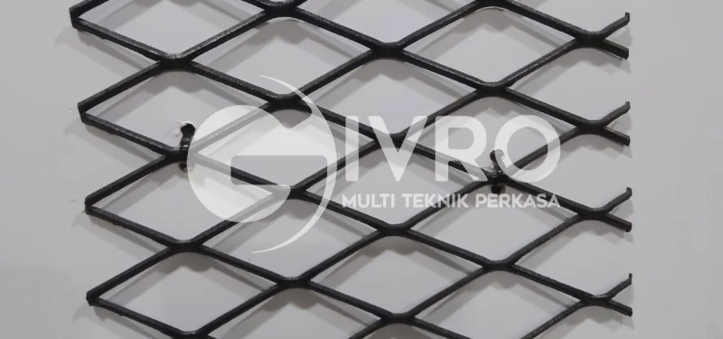 Jaring Besi Baja Expanded Metal Type F2028 Tebal 2 mm Ukuran 1,2 x 2,4 Meter