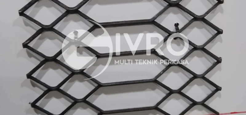 Jaring Besi Baja Expanded Metal Type B3032 Tebal 3 mm Ukuran 1,2 x 2,4 Meter